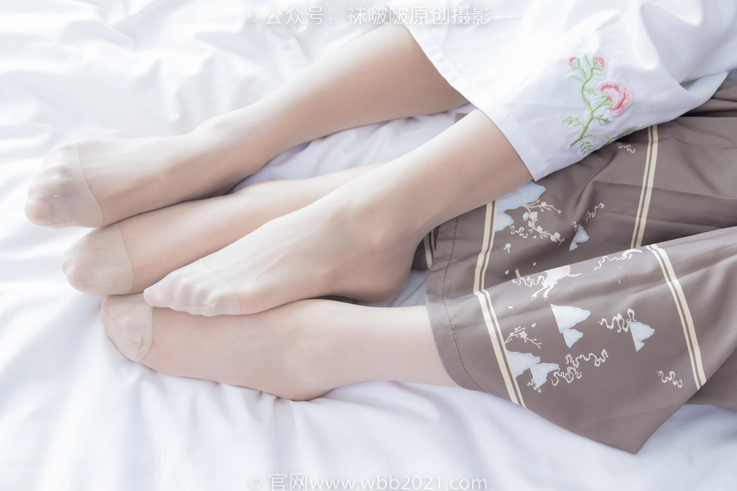 [BoBoSocks袜啵啵]NO.400 奶油甜甜圈-两双高跟鞋、白棉袜、肉丝[158P/1V/6.63GB]