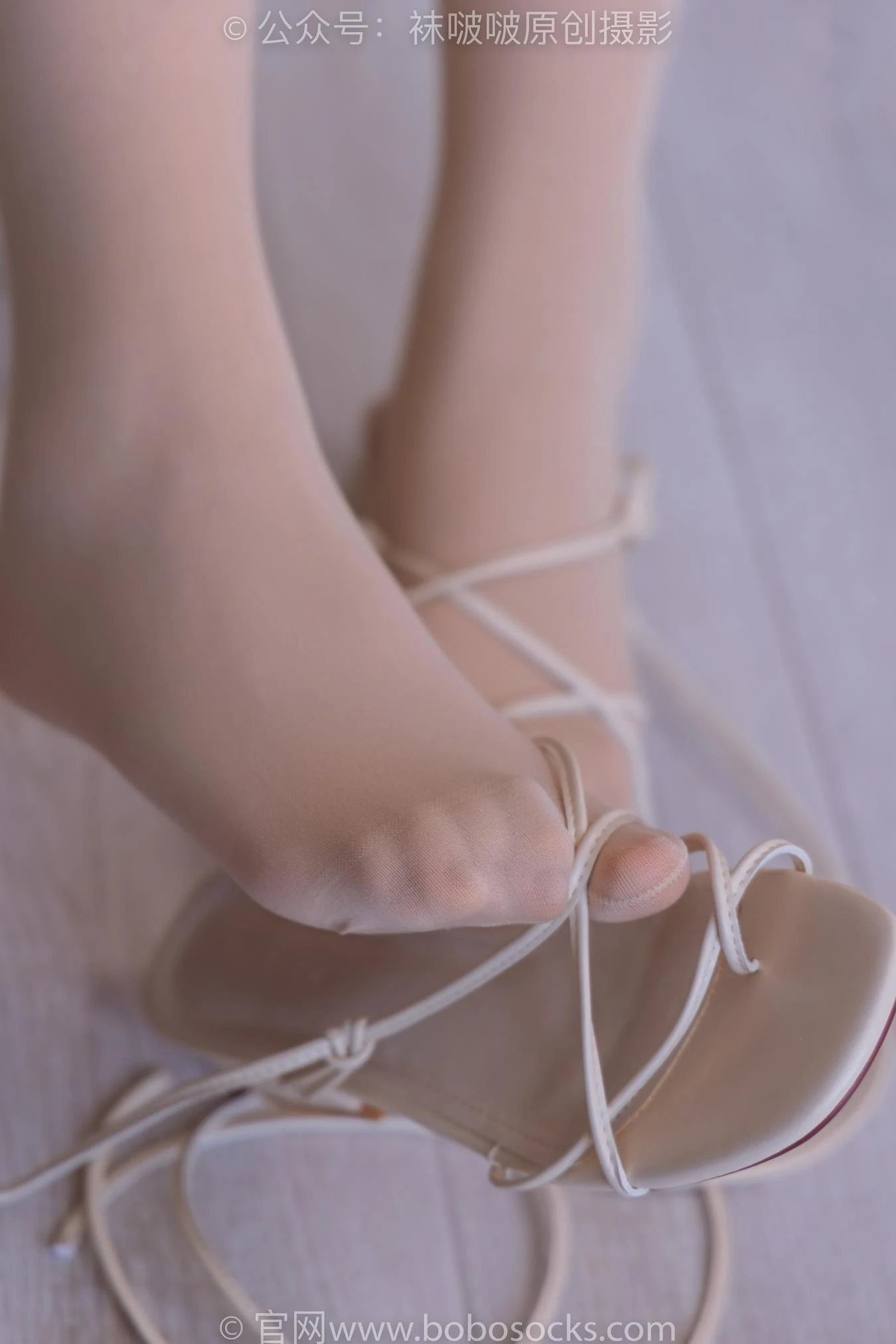 [BoBoSocks袜啵啵]NO.170 周周-两双高跟凉鞋、油亮肉丝、厚肉丝、两双丝袜叠穿[158P/1V/6.68GB]