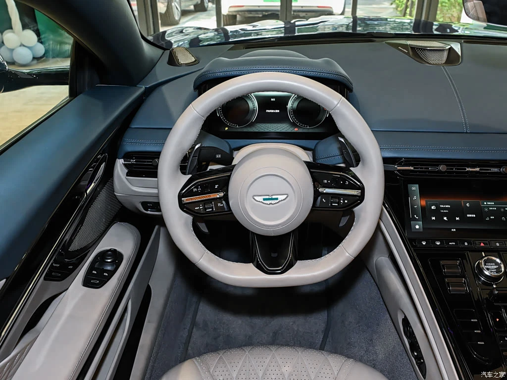 阿斯顿・马丁_阿斯顿・马丁DB12 2025款 4.0T V8 Volante 高清图集