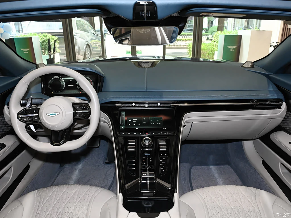 阿斯顿・马丁_阿斯顿・马丁DB12 2025款 4.0T V8 Volante 高清图集