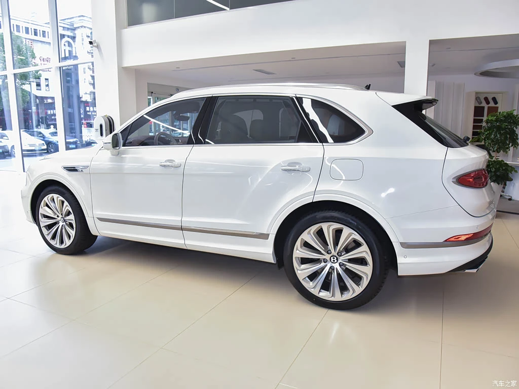 宾利_添越插电混动 2023款 3.0T PHEV 傲世版 高清图集