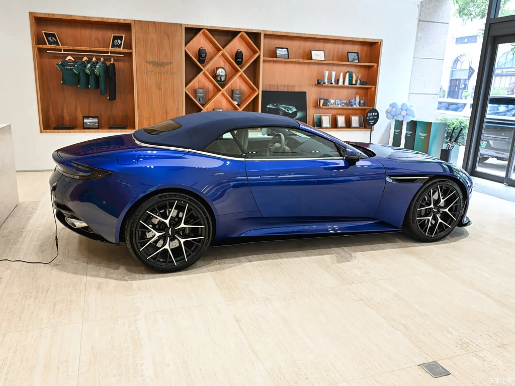 阿斯顿・马丁_阿斯顿・马丁DB12 2025款 4.0T V8 Volante 高清图集