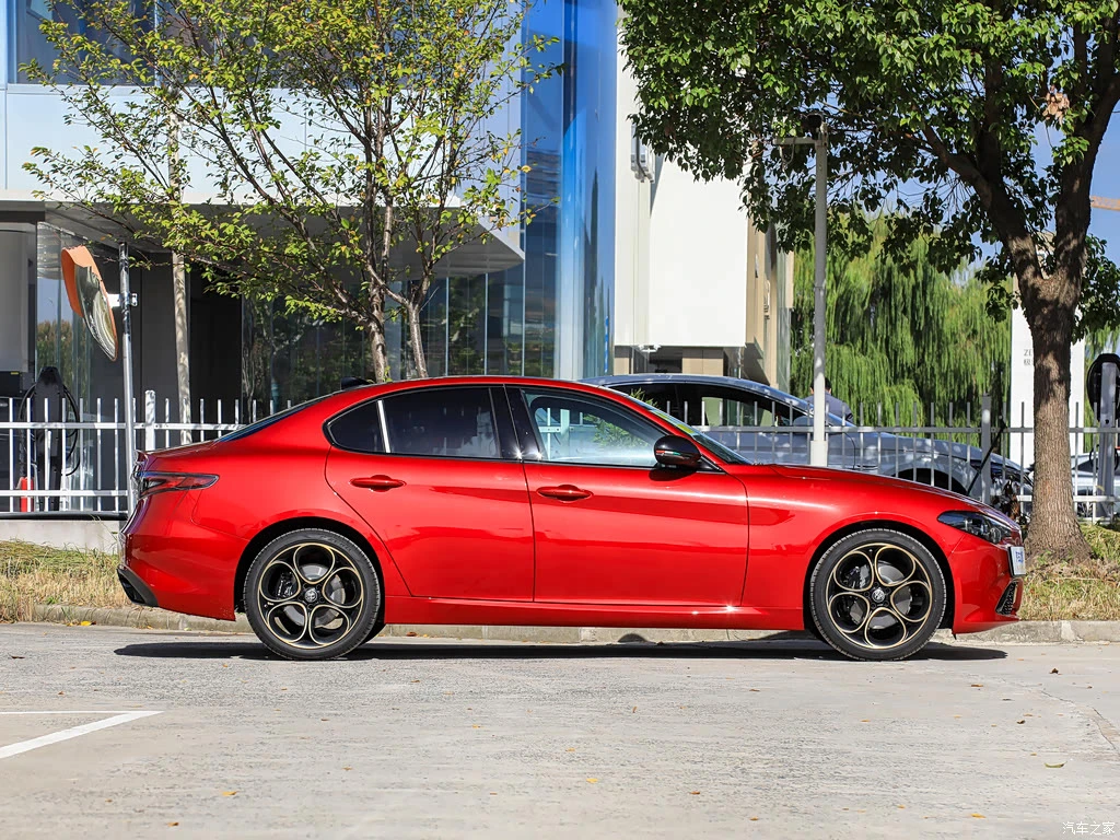 阿尔法・罗密欧_Giulia朱丽叶 2025款 2.0T 280HP INTENSA 特别版 高清图集