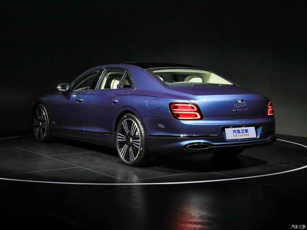 宾利_飞驰插电混动 2027款 4.0T V8 雅度版 高清图集