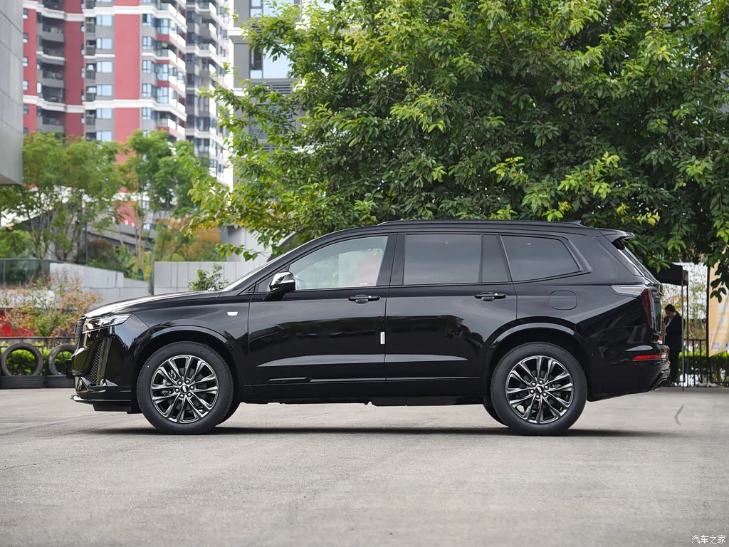 凯迪拉克_凯迪拉克XT6 2025款 2.0T 六座四驱尊贵行政黑标版 高清图集