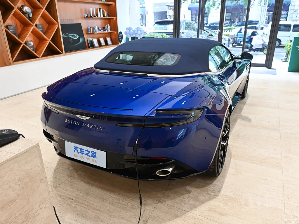 阿斯顿・马丁_阿斯顿・马丁DB12 2025款 4.0T V8 Volante 高清图集
