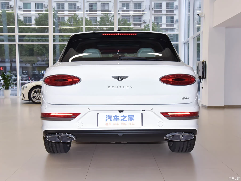 宾利_添越插电混动 2023款 3.0T PHEV 傲世版 高清图集