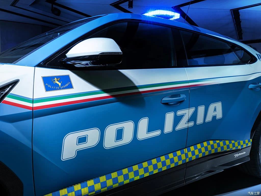 兰博基尼_Urus 2023款 Performante 意大利警用版 高清图集