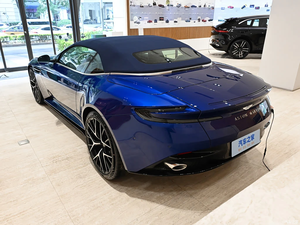 阿斯顿・马丁_阿斯顿・马丁DB12 2025款 4.0T V8 Volante 高清图集