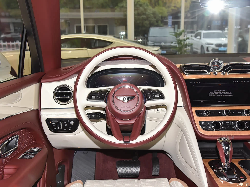 宾利_添越插电混动 2023款 3.0T PHEV 傲世版 高清图集