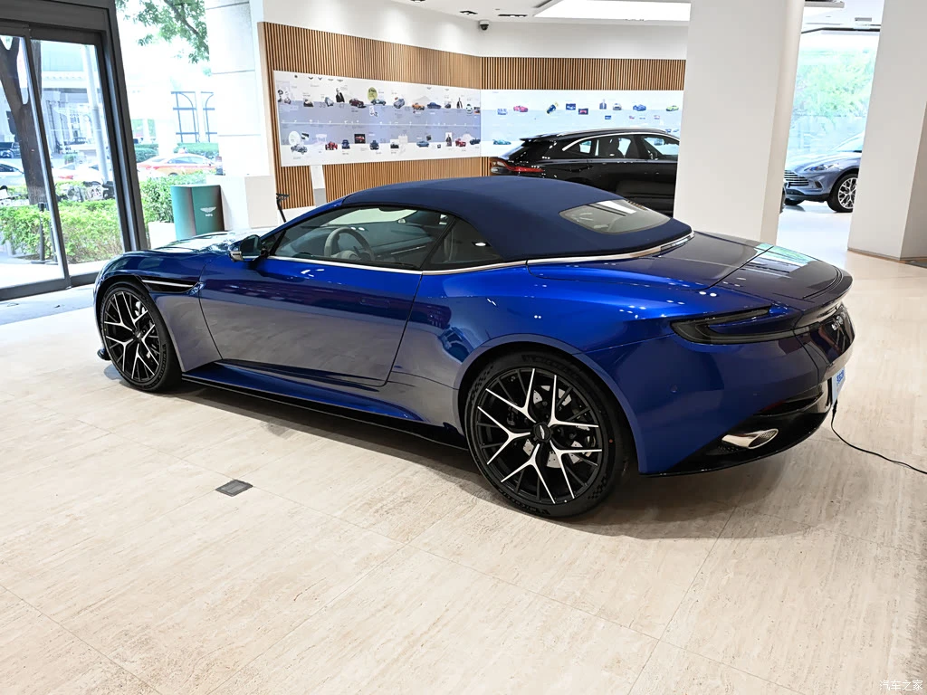 阿斯顿・马丁_阿斯顿・马丁DB12 2025款 4.0T V8 Volante 高清图集