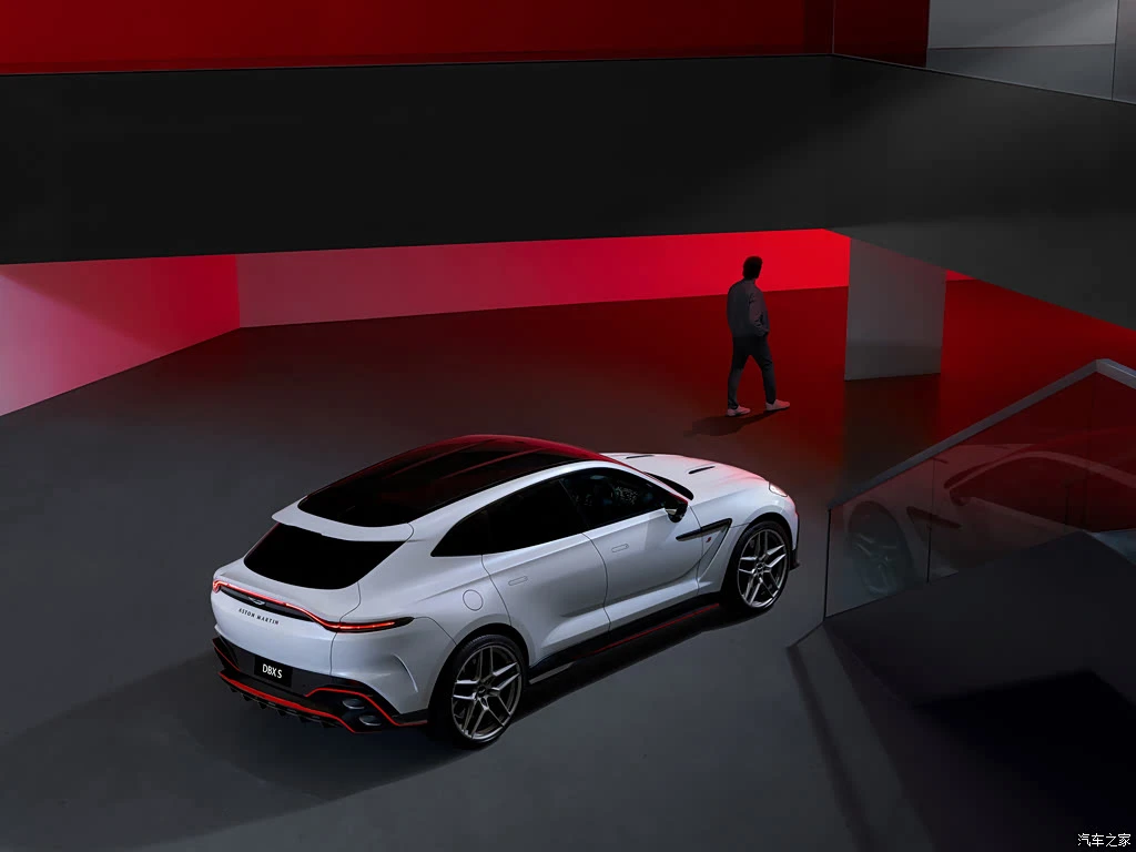 阿斯顿・马丁_阿斯顿・马丁DBX 2025款 4.0T V8 S 高清图集