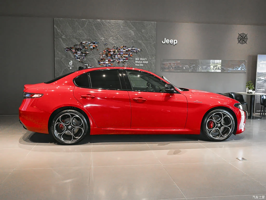 阿尔法・罗密欧_Giulia朱丽叶 2025款 2.0T 280HP VELOCE 赛道版 高清图集