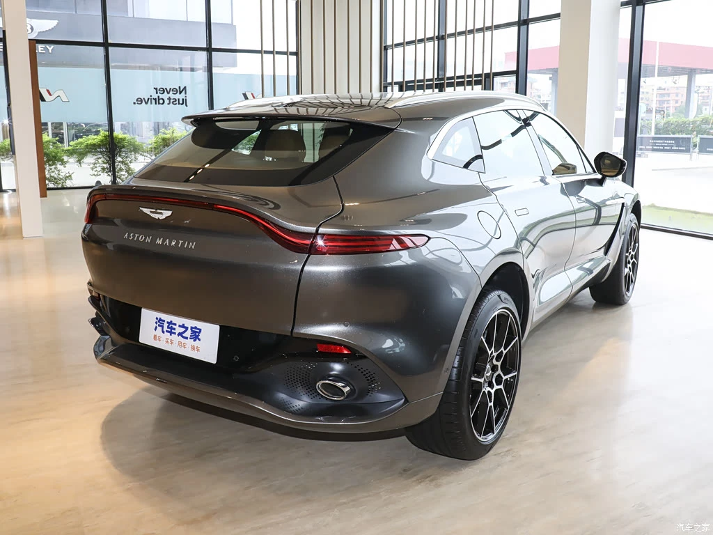 阿斯顿・马丁_阿斯顿・马丁DBX 2024款 4.0T V8 高清图集