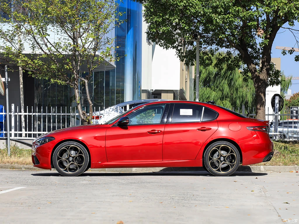 阿尔法・罗密欧_Giulia朱丽叶 2025款 2.0T 280HP INTENSA 特别版 高清图集