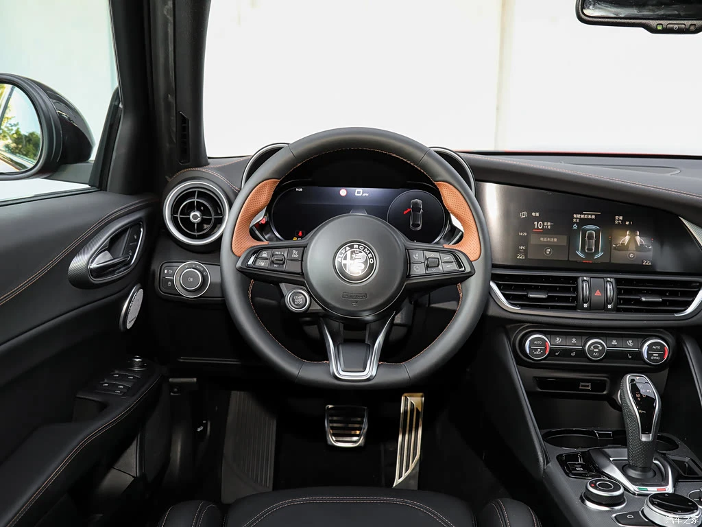 阿尔法・罗密欧_Giulia朱丽叶 2025款 2.0T 280HP INTENSA 特别版 高清图集