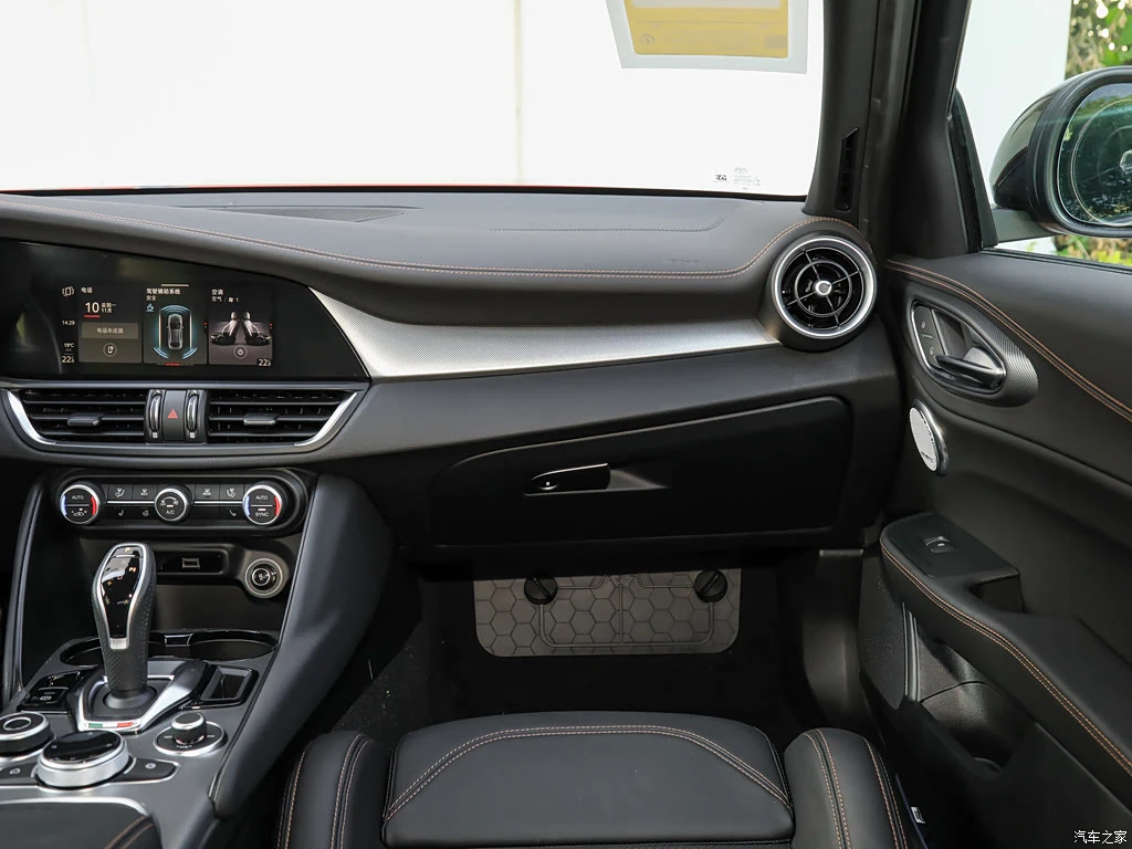 阿尔法・罗密欧_Giulia朱丽叶 2025款 2.0T 280HP INTENSA 特别版 高清图集