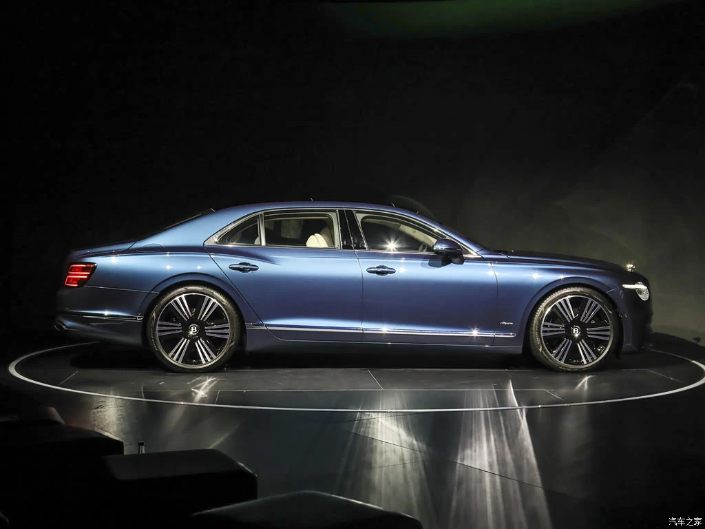 宾利_飞驰插电混动 2027款 4.0T V8 雅度版 高清图集