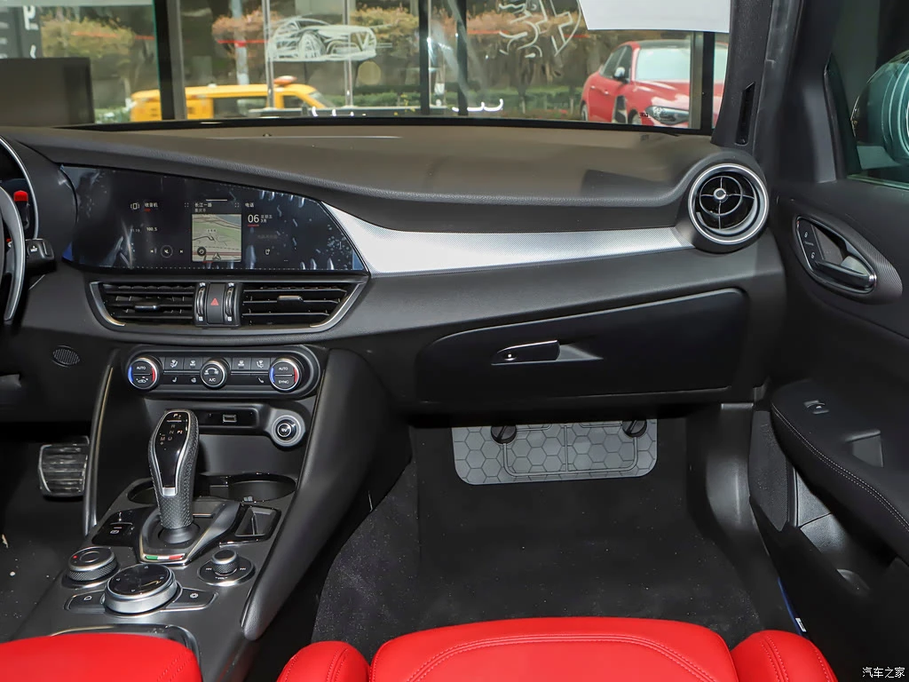 阿尔法・罗密欧_Giulia朱丽叶 2025款 2.0T 280HP VELOCE 赛道版 高清图集