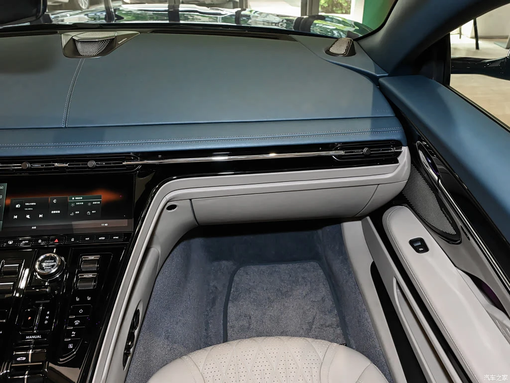 阿斯顿・马丁_阿斯顿・马丁DB12 2025款 4.0T V8 Volante 高清图集