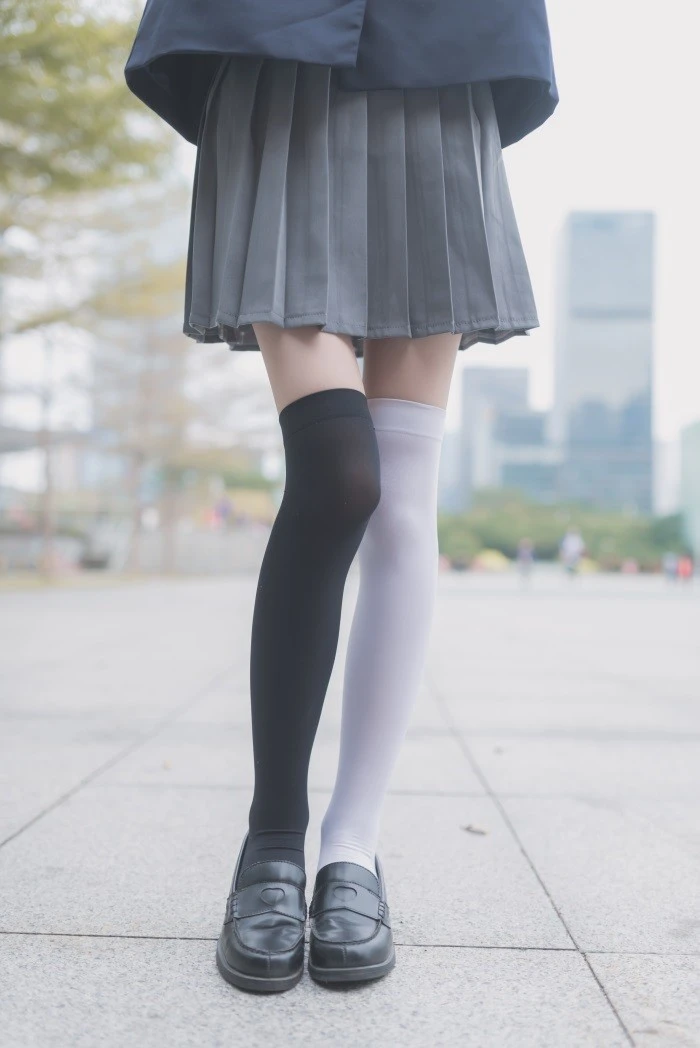 风之领域精品写真@No.021 黑白丝户外私拍 [50P/150MB]