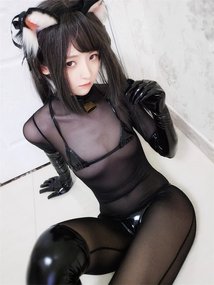 微博妹子@一小央泽-田野黑猫巧克力派 [34P/9V/367MB]