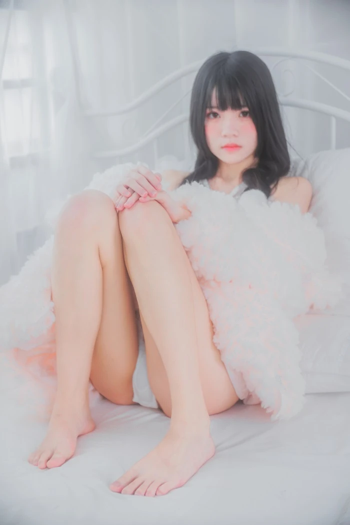 萝莉风COS 桜桃喵 – 冬眠系列-纯白私房 [46P/385MB]