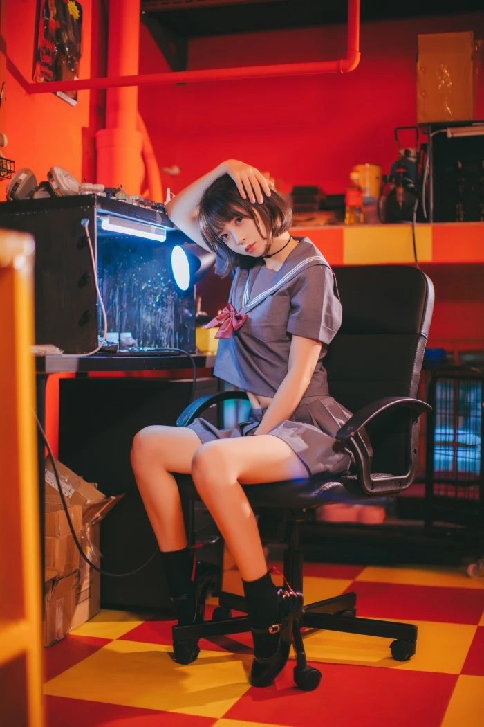 网红Coser@疯猫ss – 制服暗黑JK [16P/220MB]