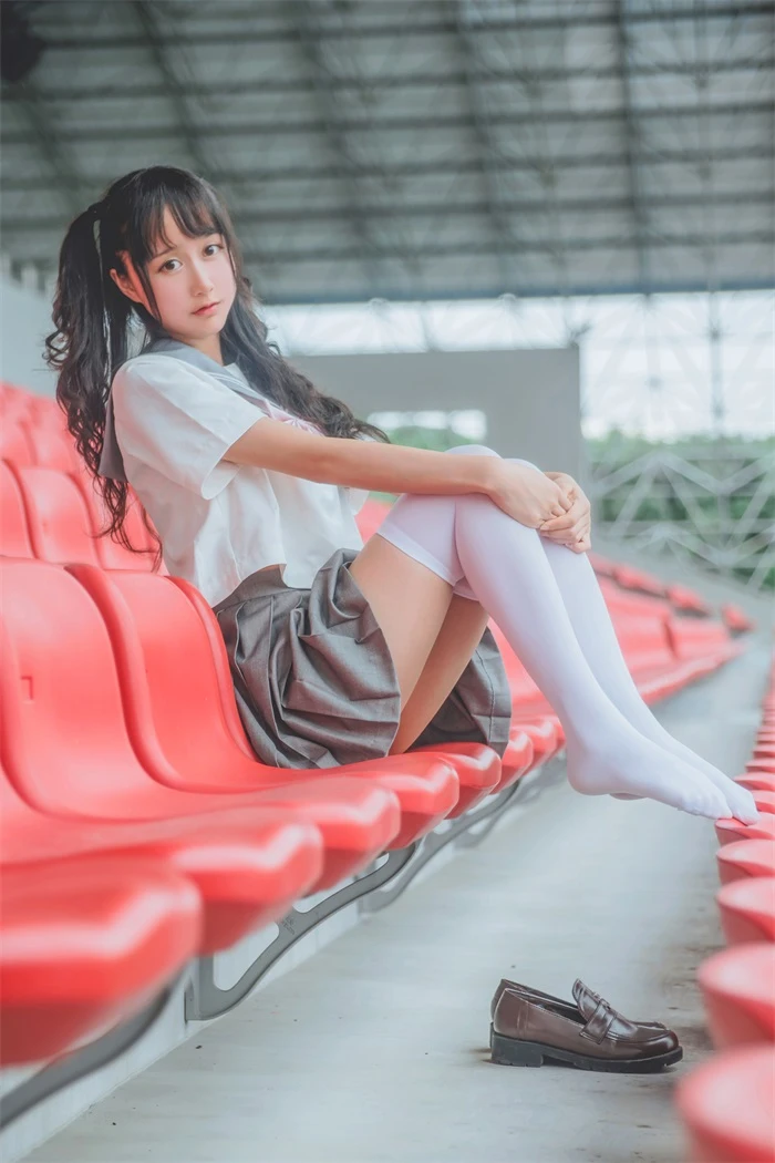 网红Coser@木绵绵OwO – 灰色JK [38P/83.3MB]