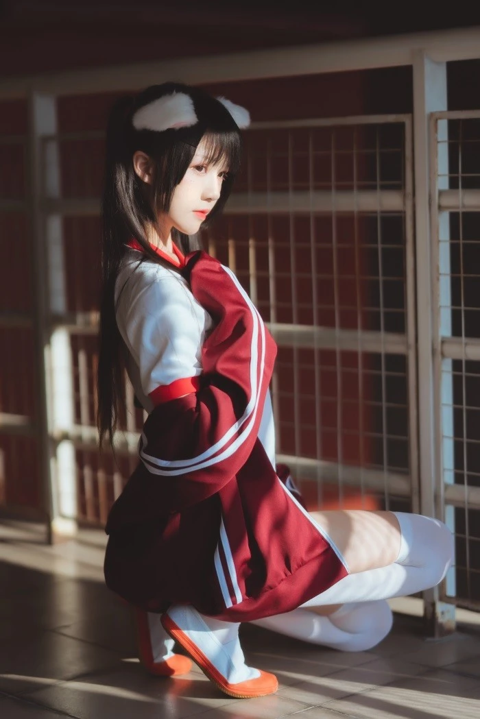 人气动漫Coser@桜桃喵 – 白丝加红色体操服 [44P/538MB]