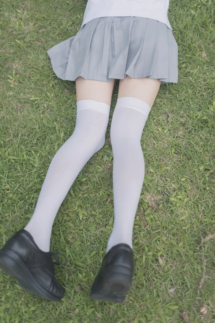 风之领域精品写真@No.190 踏青的白丝美少女 [50P/464MB]