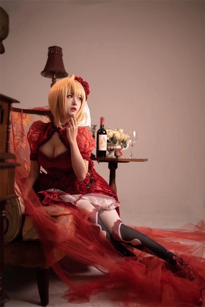 人气动漫Coser@Shika小鹿鹿 尼禄礼服 [15P/30.3MB]