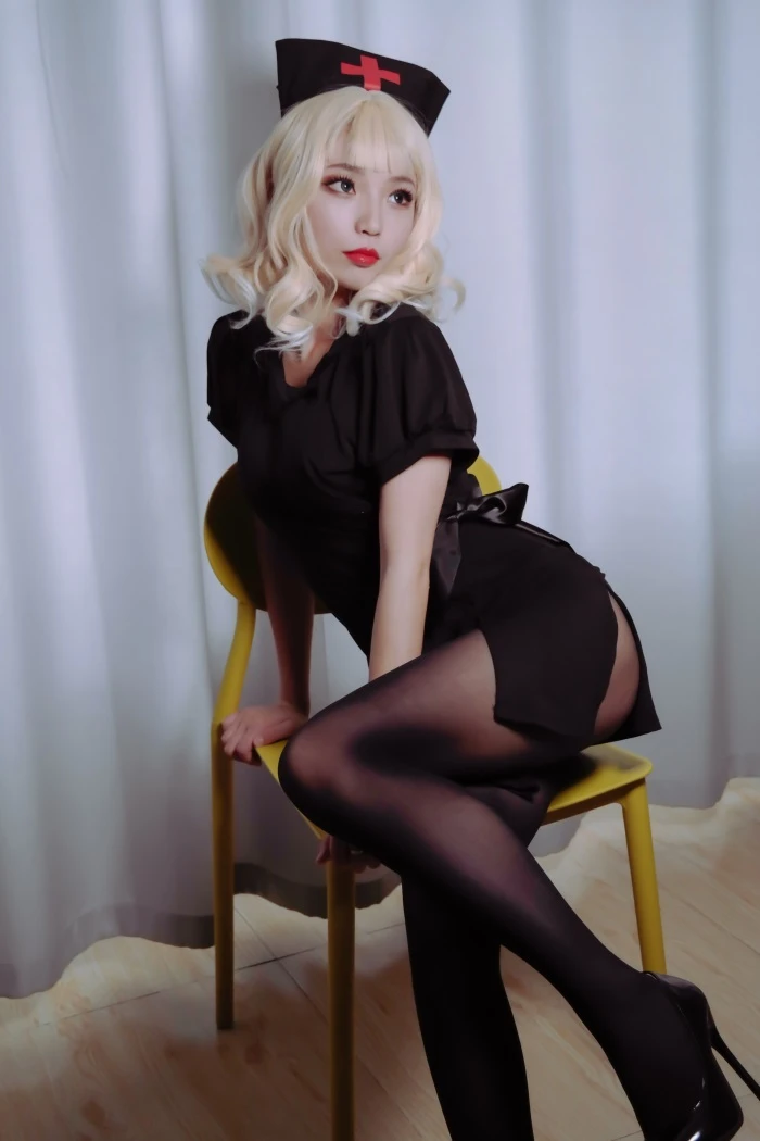 人气动漫Coser@白易教主 – 黑化红十字护士 [24P/138MB]