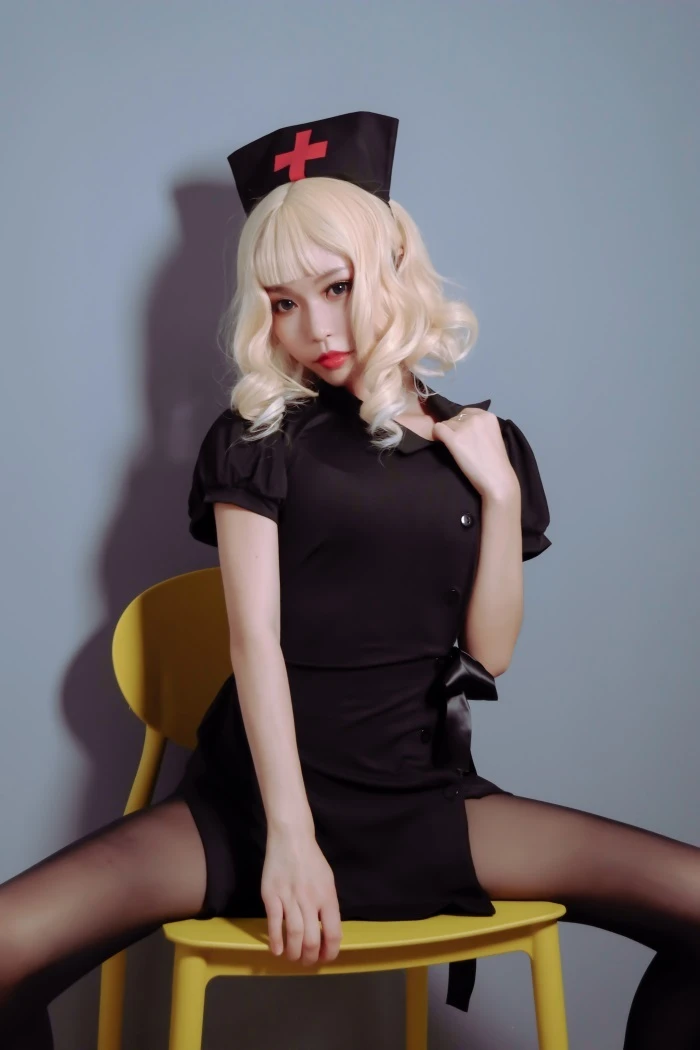 人气动漫Coser@白易教主 – 黑化红十字护士 [24P/138MB]