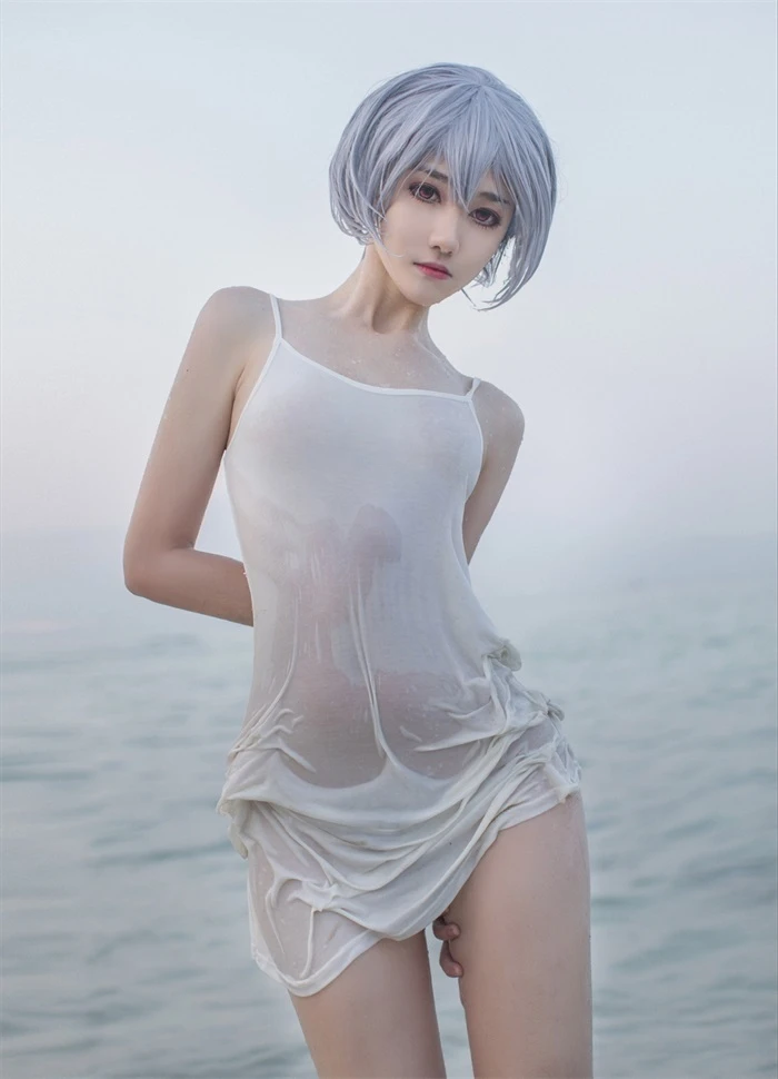 动漫博主@南桃Momoko – 海滩绫波丽白裙 [25P/155MB]