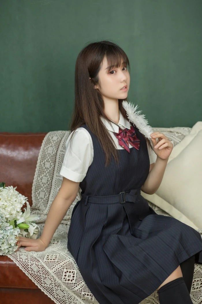 人气动漫Coser@镜酱 – 不知梦 制服 [38P/361MB]