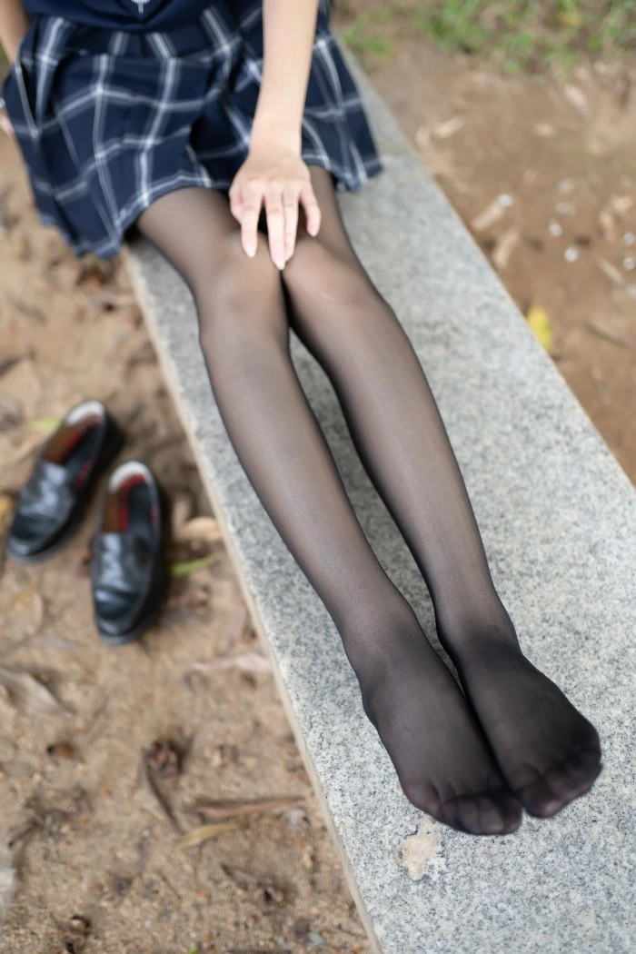 风之领域精品写真@No.059 漫步公园的黑丝学妹 [50P/226MB]