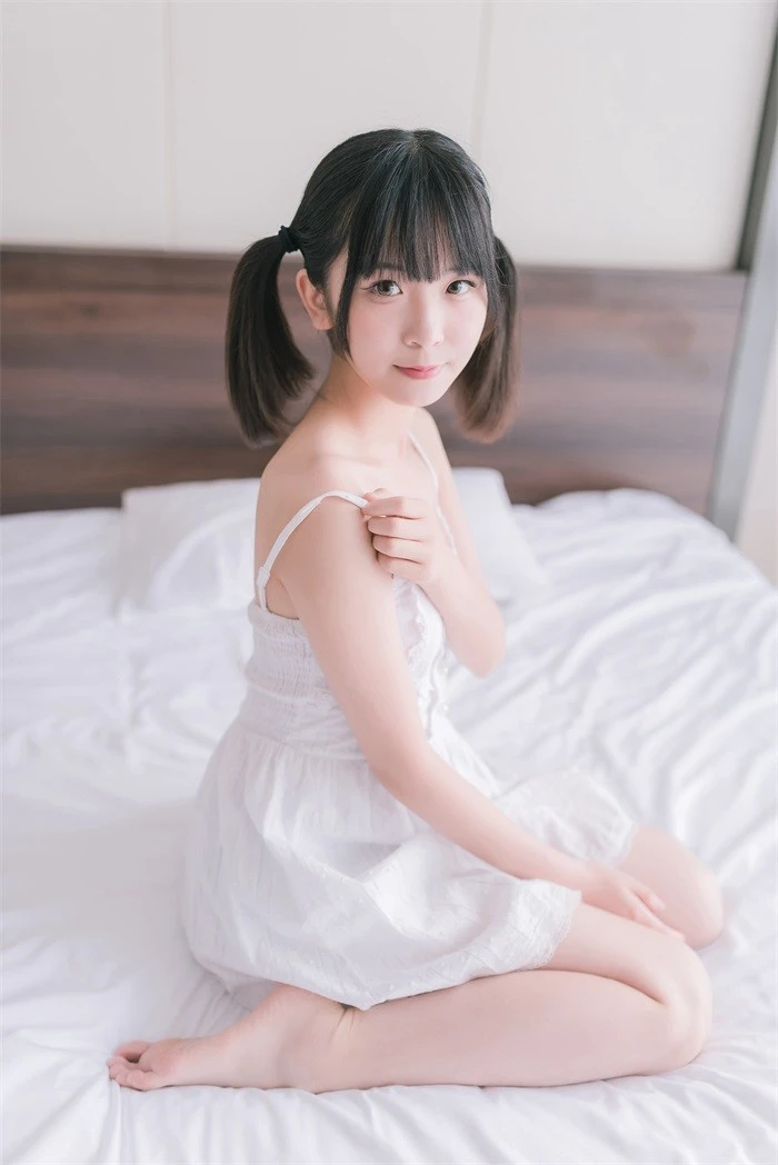风之领域精品写真@ No.084 白色的睡衣裙 [47P/192MB]