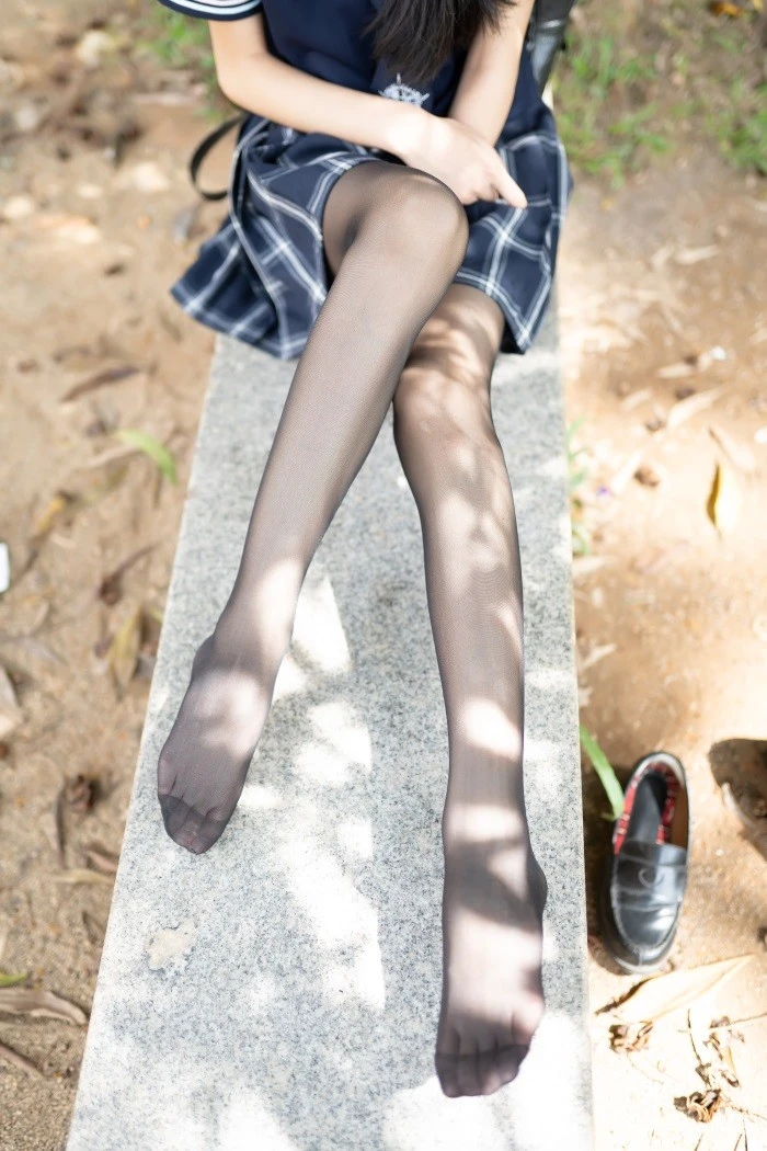 风之领域精品写真@No.059 漫步公园的黑丝学妹 [50P/226MB]