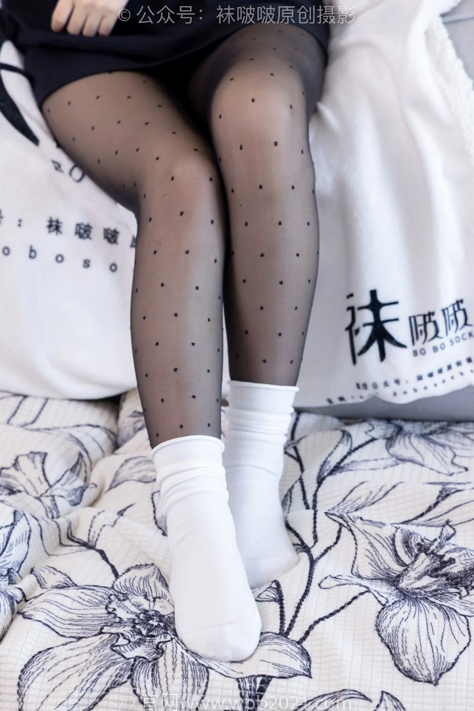 [BoBoSocks袜啵啵]NO.418 甜甜圈-板鞋、白棉袜、波点黑丝[145P/1V/5.87GB]