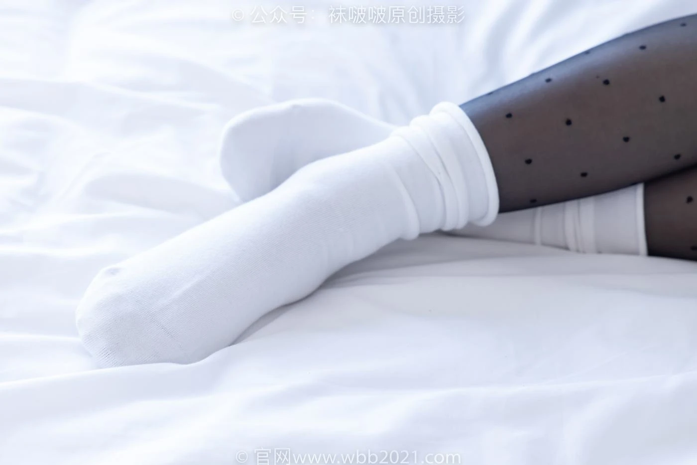 [BoBoSocks袜啵啵]NO.418 甜甜圈-板鞋、白棉袜、波点黑丝[145P/1V/5.87GB]