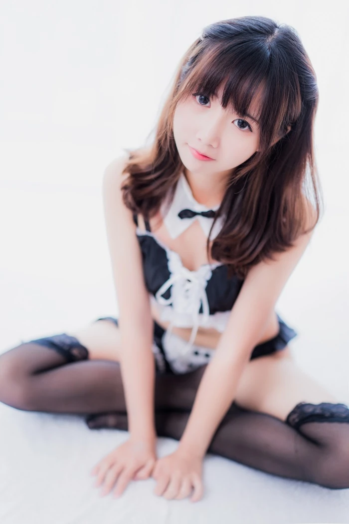 网红Coser@面饼仙儿 – 黑丝女仆 [25P/1V/544MB]