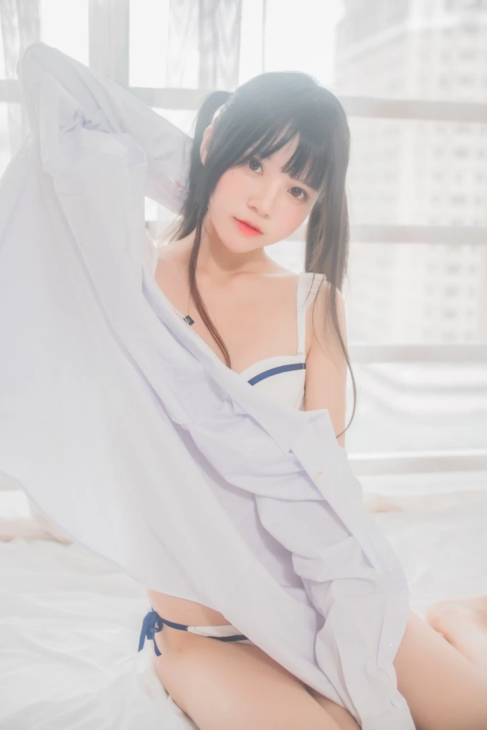 萝莉风COS 桜桃喵 – 白衬衫加可爱马尾辫 [47P/146MB]