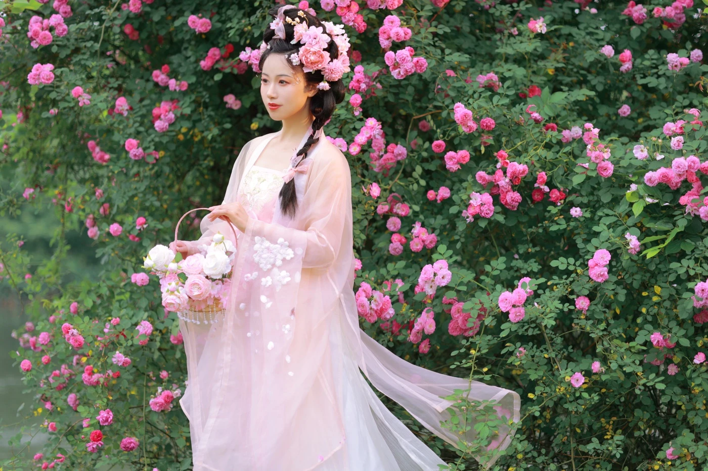 [YITUYU艺图语] 2022.06.18 蔷薇花神 笑笑 [35P/294MB]
