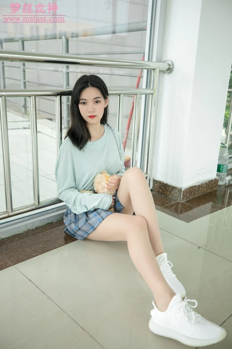 [MSLASS梦丝女神] 2019-06-12 酥酥 恬静的小白鞋丝袜 [70P/342MB]