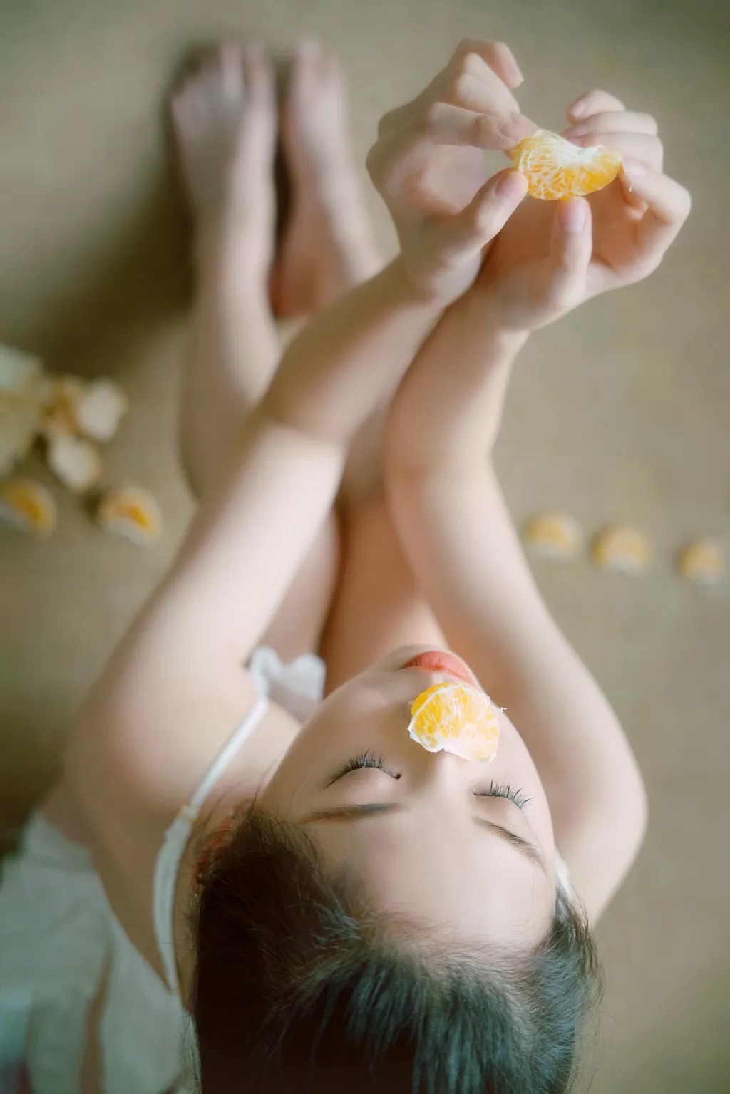 [YITUYU艺图语]2022.12.16 淘气的小橙子 小怡[24+1P/205MB]