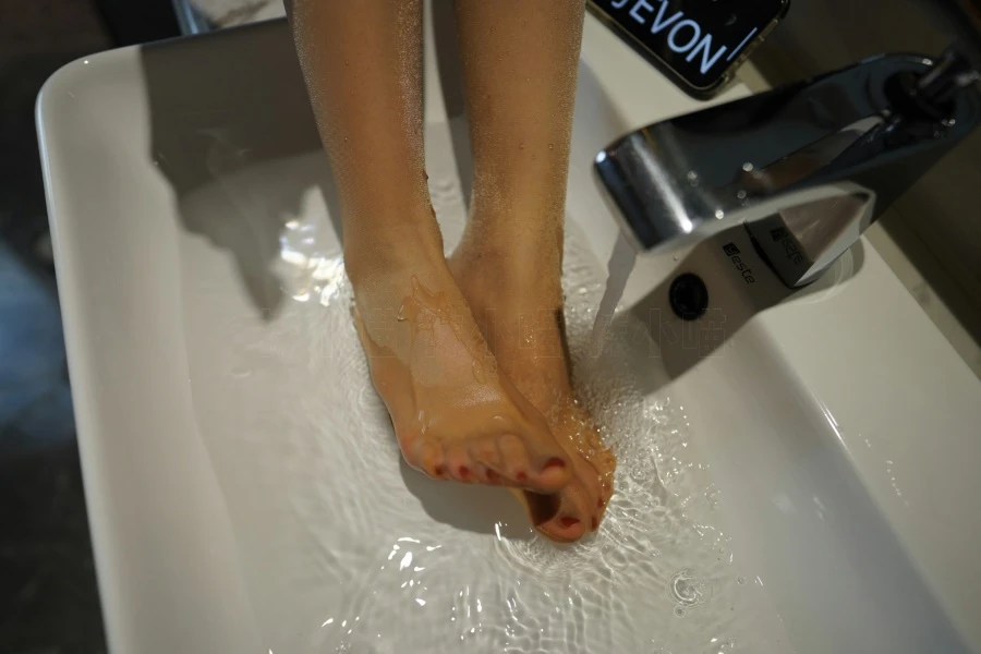 [kittyWawa袜小喵]KT302 小溪 [91P/210MB]