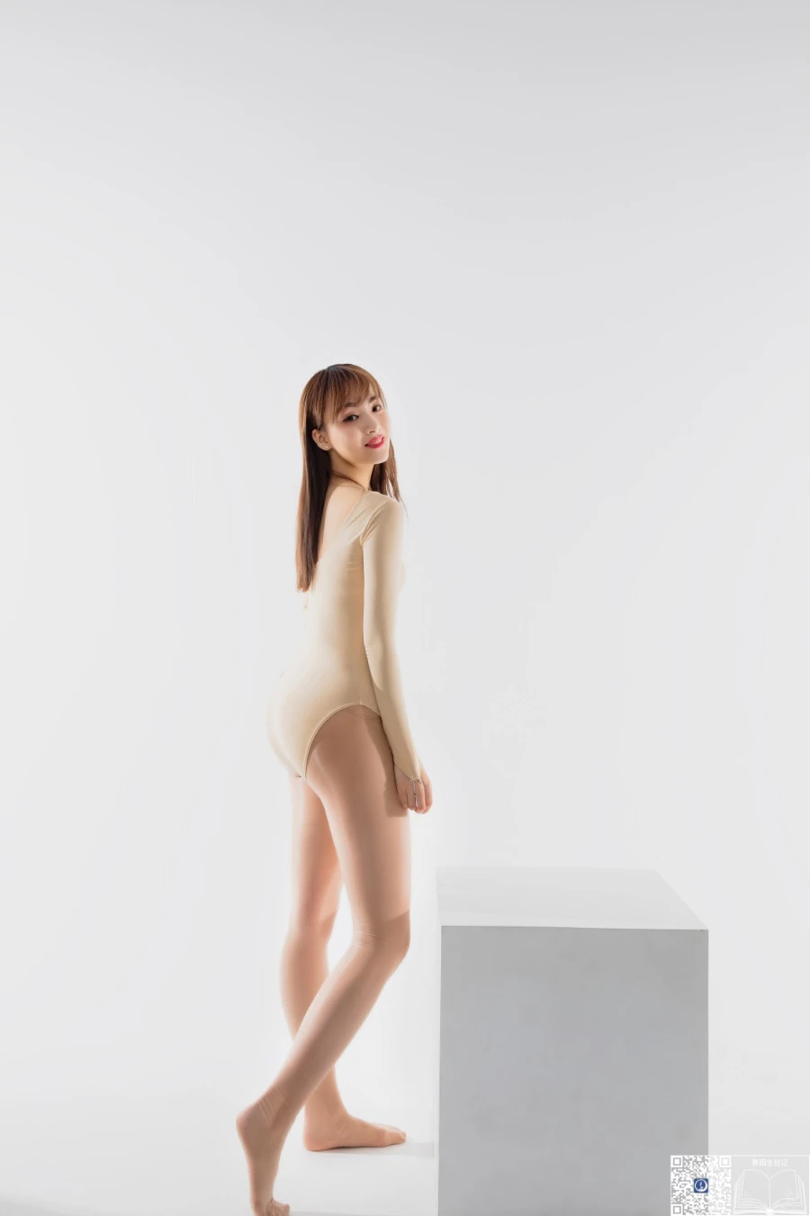 [GALLI嘉丽]舞蹈生日记 040 – 桃子 [26P/180MB]
