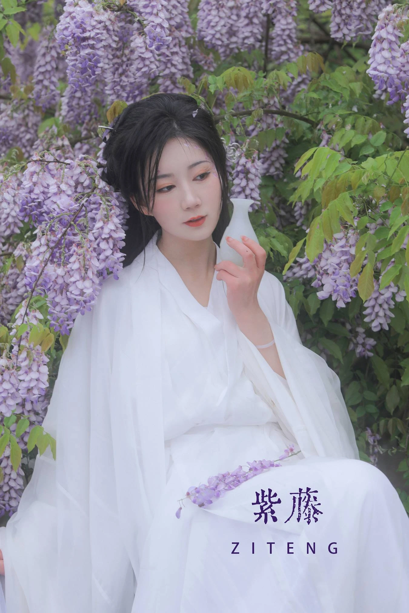 [YITUU艺图语] 2022.04.24 紫藤 文鱼 [25P/403MB]