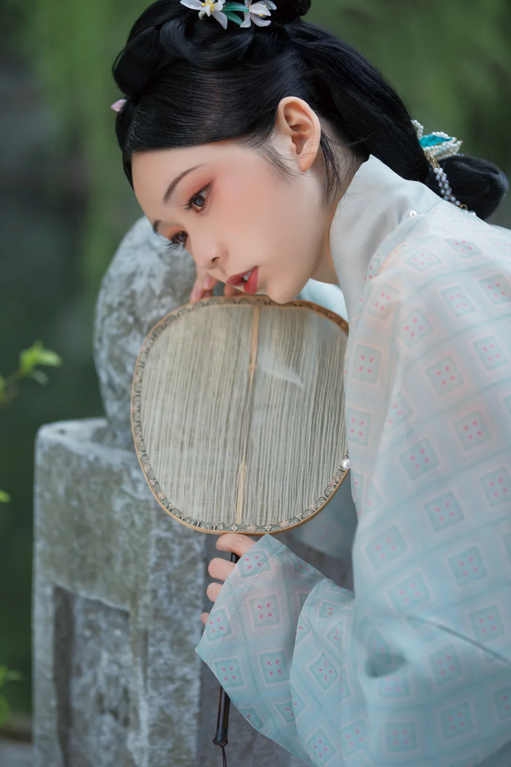[YITUYU艺图语]2023.04.22 潭上紫藤 槐枝-[37+1P/723MB]